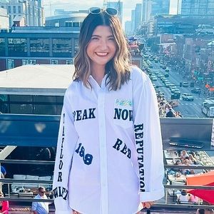 Meet your Posher, Hilary